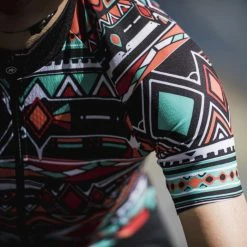 Assos UMA Bicycles Change Lives Jersey 25 Assos UMA Bicycles Change Lives Jersey -Cykelsko Butik Assos UMA Bicycles Change Lives Jersey Jerseys Bicycles Change Live SS22 12 20 330 99 XS 6