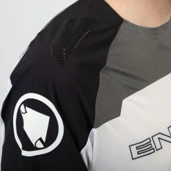 Endura MT500 Burner Lite Long Sleeve Jersey -Cykelsko Butik Endura MT500 Burner Lite Long Sleeve Jersey Jerseys Black SS23 E3230BK 3 8