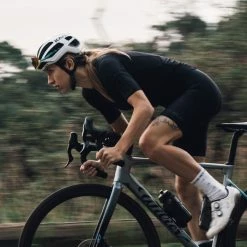 GOREWEAR Women's Distance Jersey -Cykelsko Butik GOREWEAR Women s Distance Jersey Jerseys Black SS23 100950 9900 34 4