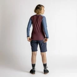 IXS Womens Flow XTG LS Jersey -Cykelsko Butik IXS Womens Flow XTG LS Jersey Jerseys Raisin Marine 2023 473 510 3670 047 34 3