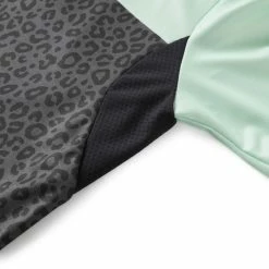 Nukeproof Blackline Womens Short Sleeve Jersey 12 Nukeproof Blackline Womens Short Sleeve Jersey -Cykelsko Butik Nukeproof Blackline Womens Short Sleeve Jersey Jerseys Blue Glass SS23 NPA0090BLUE GLASSXS 2