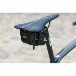 Zefal Z Light Small Pack Sadeltaske 13 Zefal Z Light Small Pack Sadeltaske -Cykelsko Butik Z Light Pack S Situation201